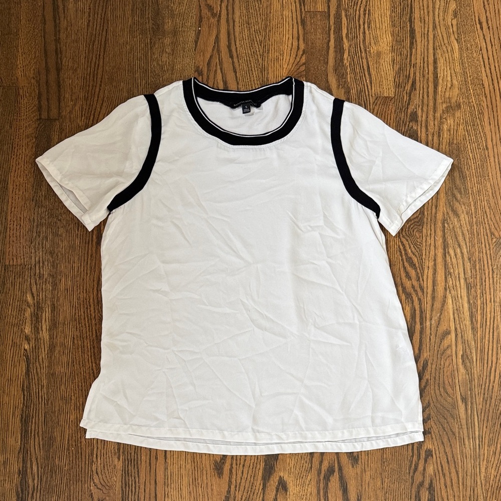 🌸 5/$25 Sale 🌸 Banana Republic White Blouse with Black Trim